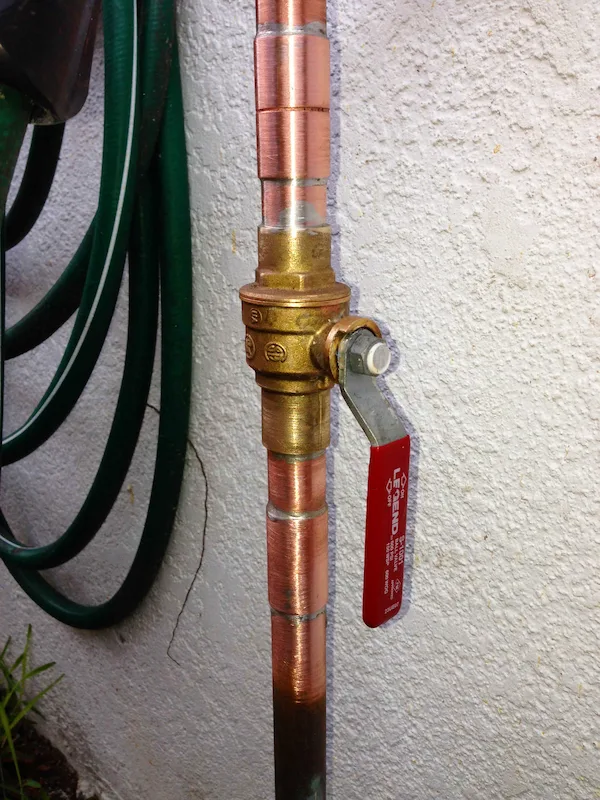copper-pipe-shutoff-valve-repair-tampa-everydayplumber Repaired copper water line with new brass ball shutoff valve