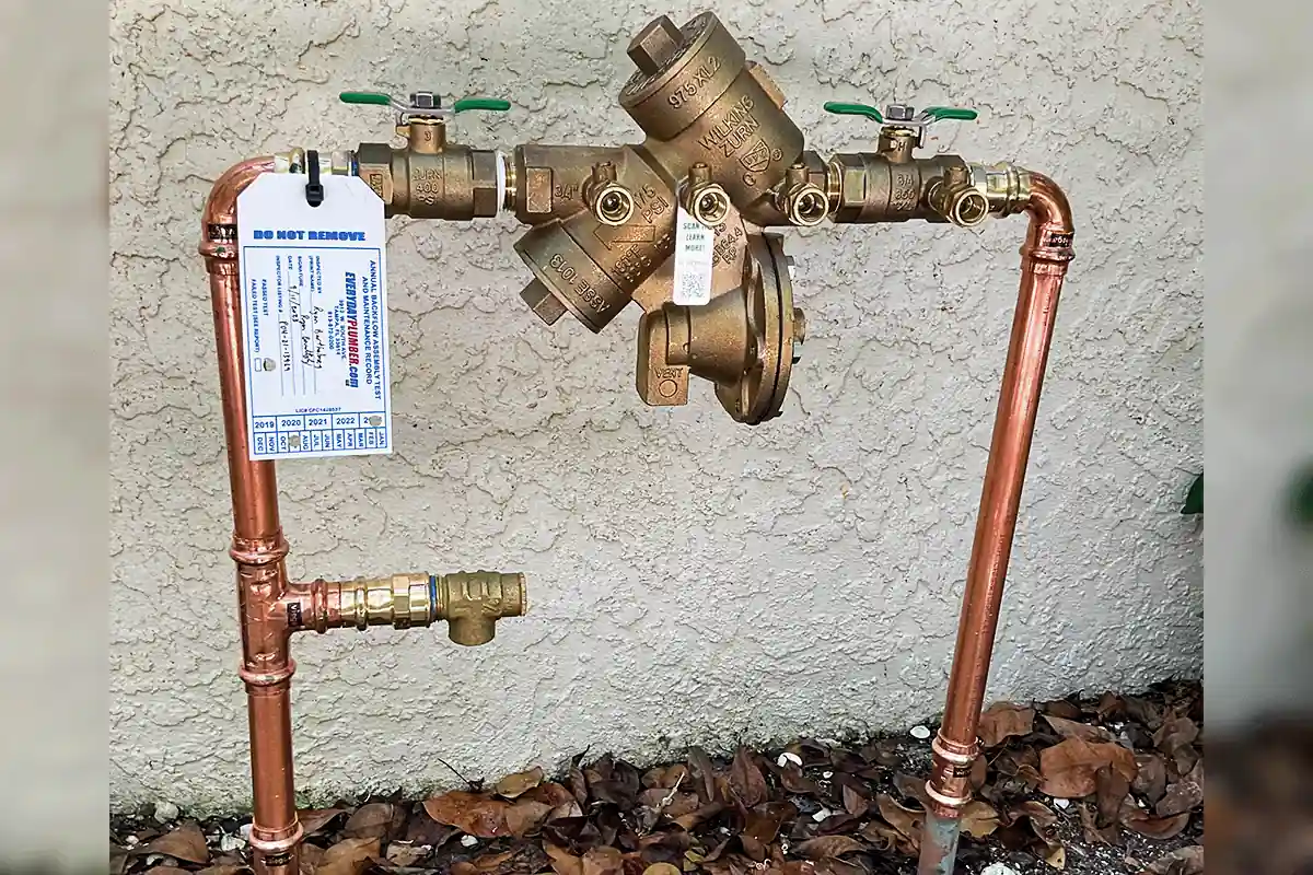 Brass backflow preventer assembly with copper pipe installed by licensed Tampa plumber — EVERYDAYPLUMBER.com Tampa